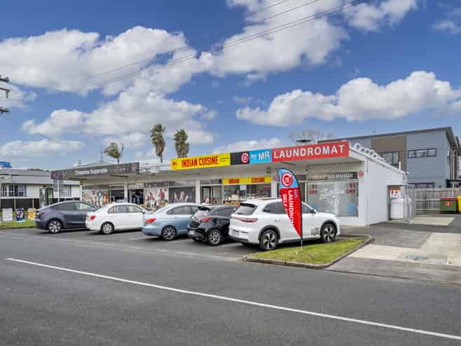 Fee simple, fully-leased, split-risk opportunity
