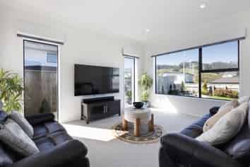 8 Hattersley Grove, Churton Park