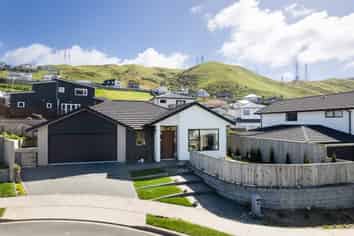 8 Hattersley Grove, Churton Park