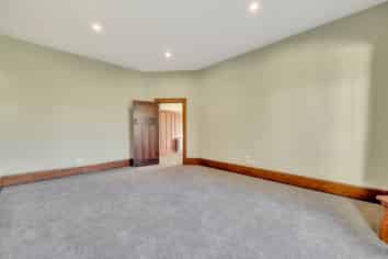 137 Hills Road, Edgeware
