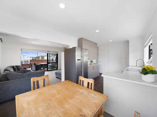 2/28 Christmas Road, Manurewa