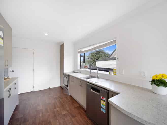 2/28 Christmas Road, Manurewa
