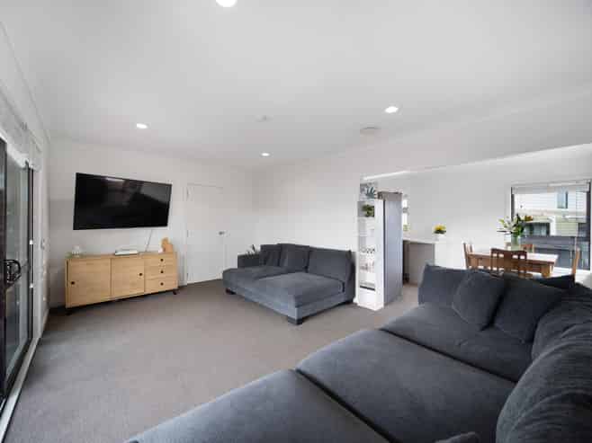 2/28 Christmas Road, Manurewa