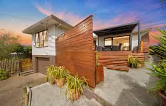 2/28 Christmas Road, Manurewa