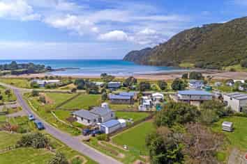 13 Makahuri Place, Hicks Bay