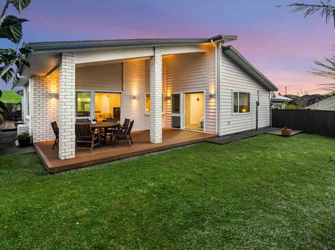 60 Butler Stoney Crescent, Millwater