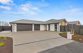 30 Guinevere Drive, LINCOLN