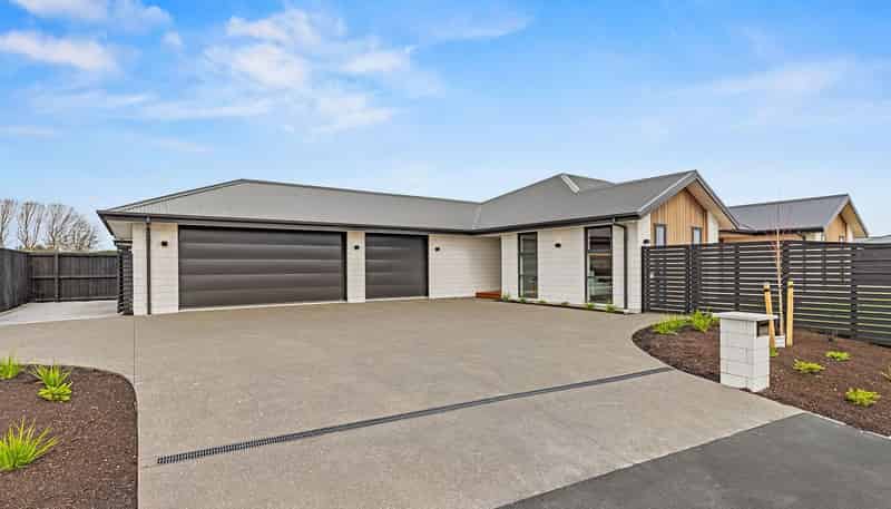30 Guinevere Drive, LINCOLN