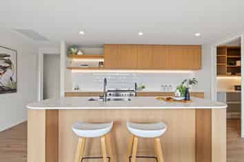 30 Guinevere Drive, LINCOLN