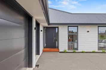 30 Guinevere Drive, LINCOLN