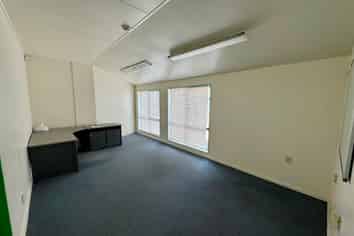 140sqm Industrial Space in Palmerston North