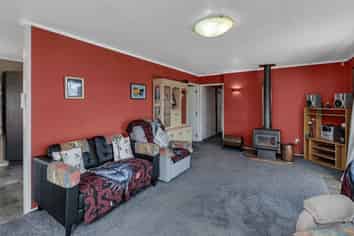 102 Alcoba Street, Kamo