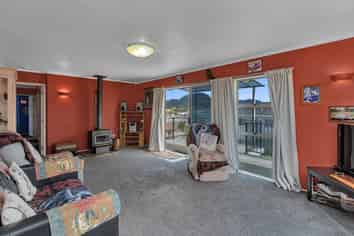 102 Alcoba Street, Kamo