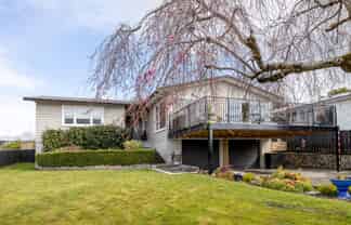 5 Puriri Crescent, Lansdowne