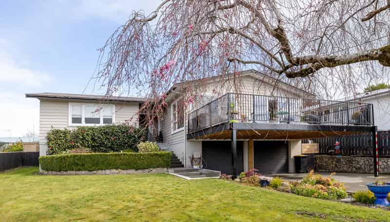 5 Puriri Crescent, Lansdowne