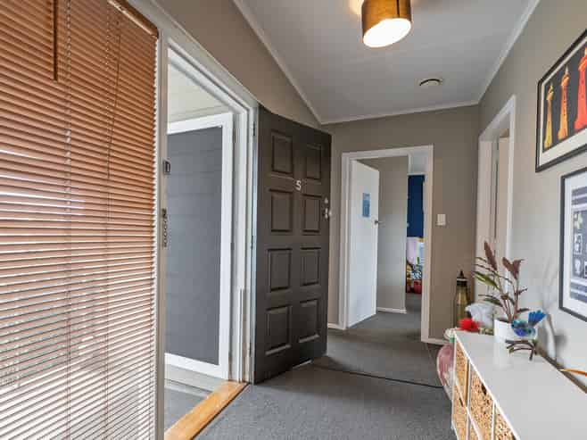 5 Puriri Crescent, Lansdowne