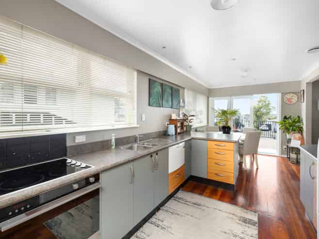5 Puriri Crescent, Lansdowne