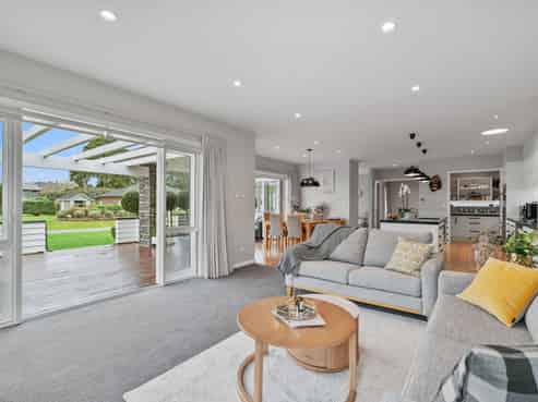 15 Jean Millington Lane, Maunu