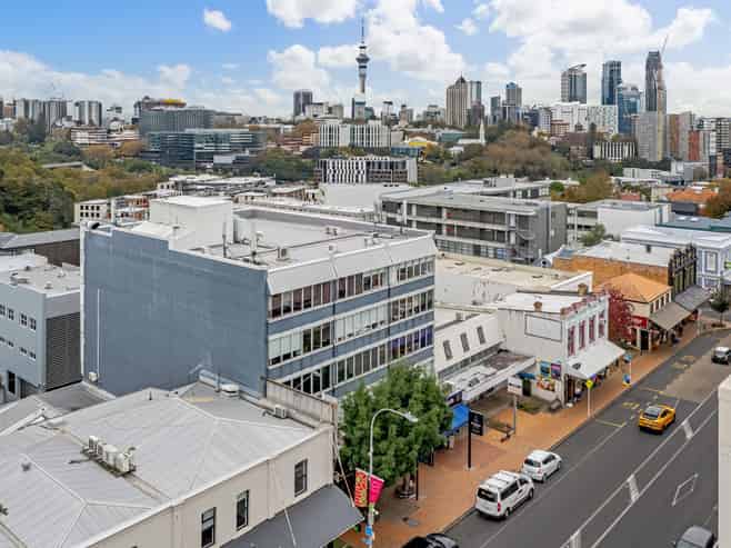 Prime position in heart of Parnell