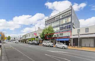 Prime position in heart of Parnell