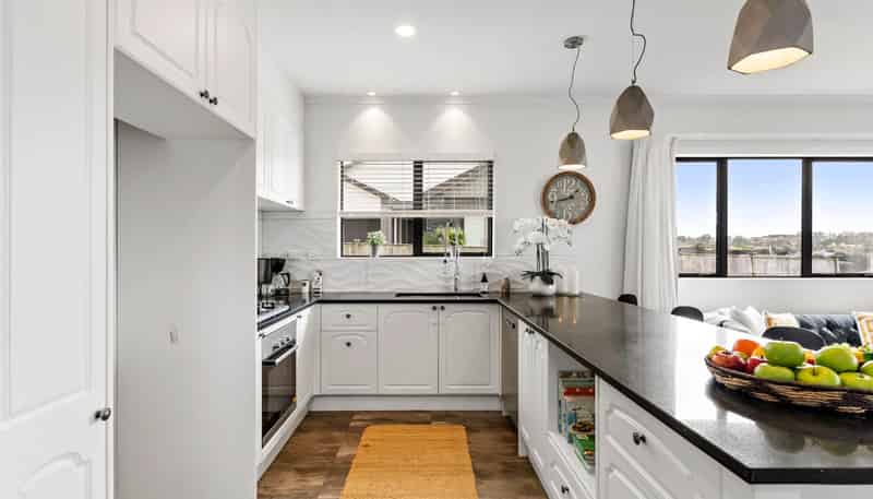 18 Kiwa Crescent, Gulf Harbour