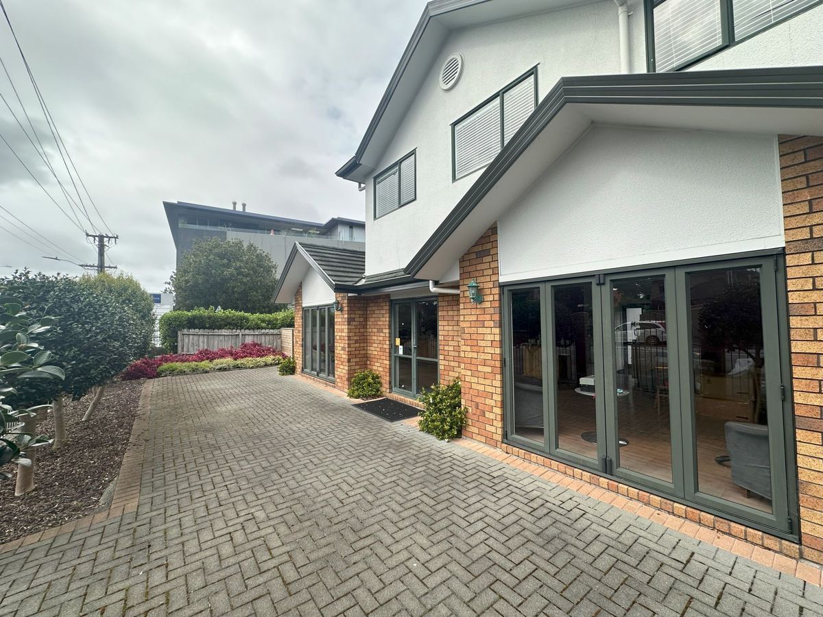 Ellerslie Retail Suitable for Various Uses - Mehr