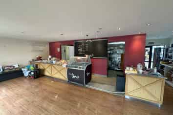 Ellerslie Retail Suitable for Various Uses