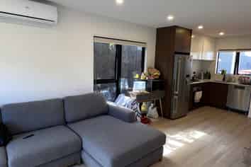 1/72 Tiraumea Drive, Pakuranga