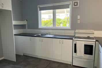 32C Hayr Road, Three Kings