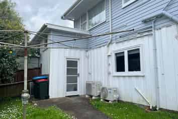 32C Hayr Road, Three Kings