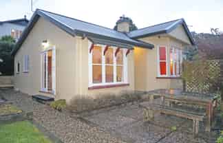 34 School Street, Roslyn