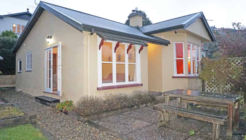 34 School Street, Roslyn