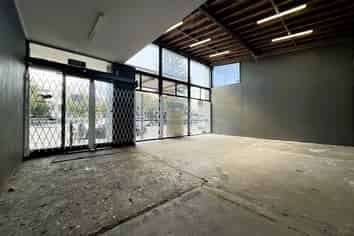 Prime Retail in Ellerslie | 140 m2