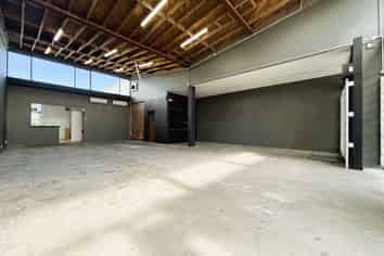 Prime Retail in Ellerslie | 140 m2