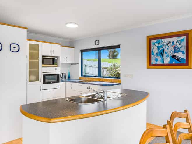 1B Triangle Road, Massey
