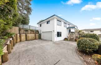 1B Triangle Road, Massey