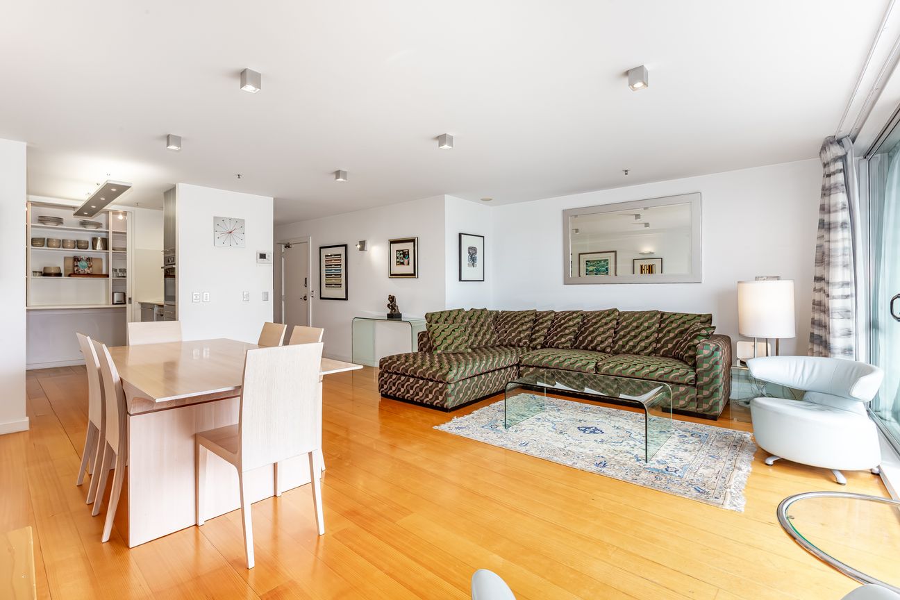 STUNNING CITY-END ORIENTAL BAY APARTMENT. - Bild 6