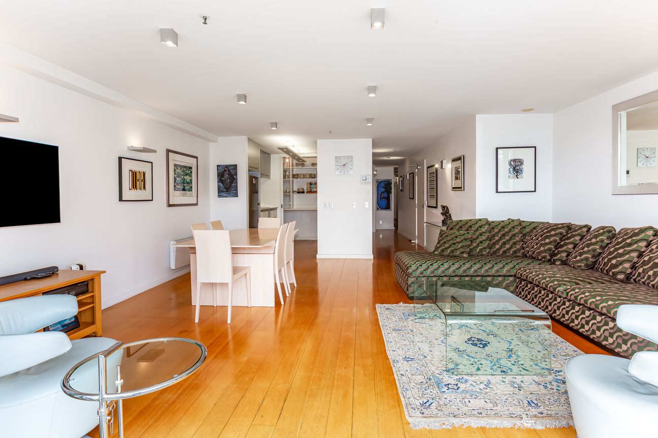 STUNNING CITY-END ORIENTAL BAY APARTMENT. - Fler