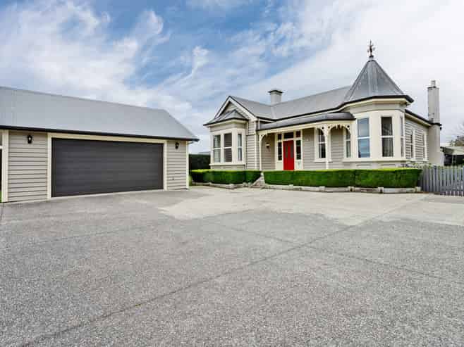 12 Herbert Street, Gladstone