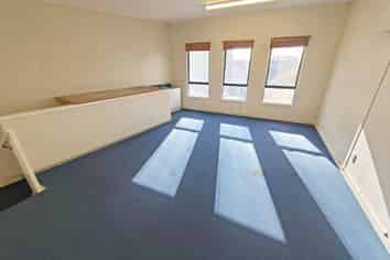 VERSATILE 269M² INDUSTRIAL UNIT
