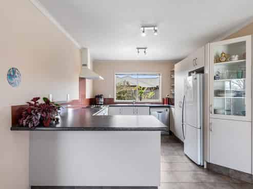 8 Cape Place, Poraiti