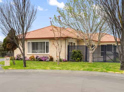 8 Cape Place, Poraiti