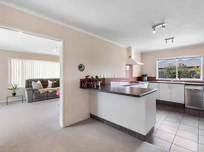 8 Cape Place, Poraiti