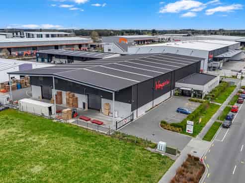 Near-new manufacturing or high-stud warehouse