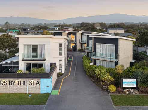 5,7 and 8/27 Marine Parade, Carters Beach