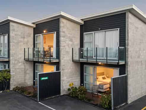 5,7 and 8/27 Marine Parade, Carters Beach