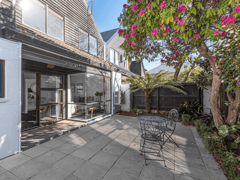 2/27 Shrewsbury Street, Merivale