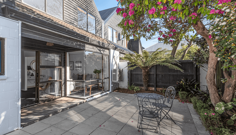 2/27 Shrewsbury Street, Merivale