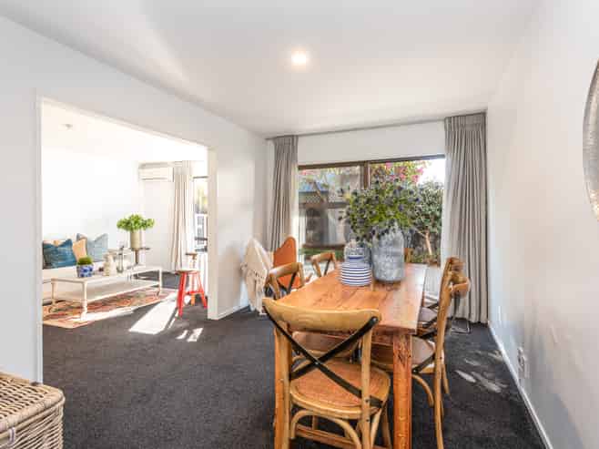 2/27 Shrewsbury Street, Merivale