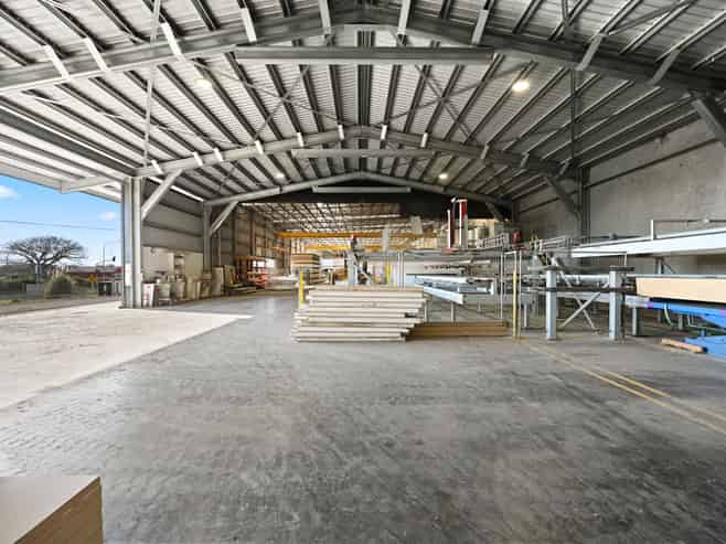 Single tenant industrial